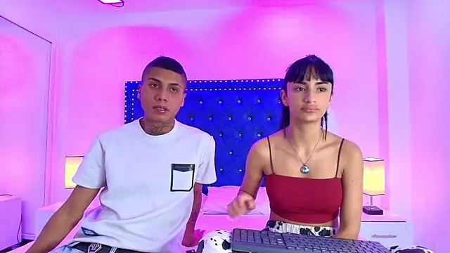 Snapshot of Damian_and_roxanne chatting on November 7, 12:38 pm Damian and roxanne online show from November 7, 12:38 pm