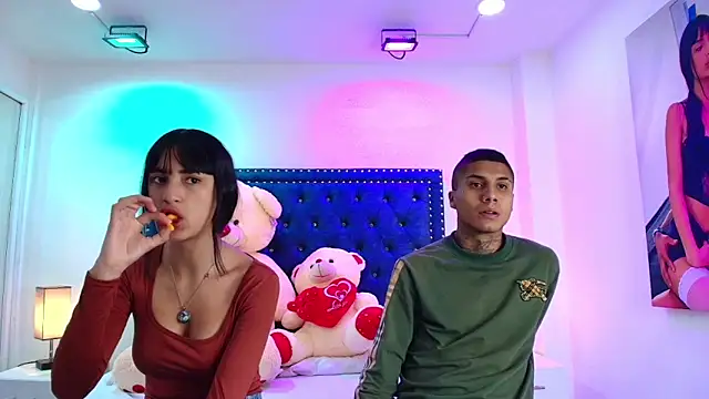 Snapshot of Damian_and_roxanne chatting on November 20, 12:38 pm Damian and roxanne online show from November 20, 12:38 pm