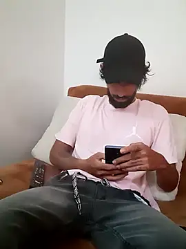 Snapshot of Alejandro92_cali chatting on May 7, 5:07 pm Alejandro92 cali online show from May 7, 5:07 pm