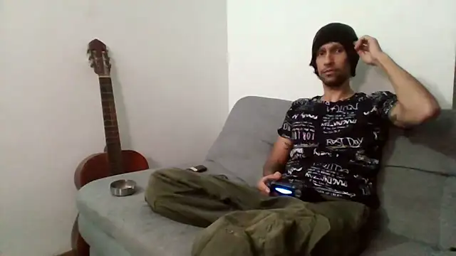 Snapshot of Alejandro92_cali chatting on June 8, 1:28 am Alejandro92 cali online show from June 8, 1:28 am