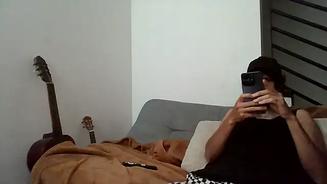 Snapshot of Alejandro92_cali chatting on July 1, 4:47 am Alejandro92 cali online show from July 1, 4:47 am