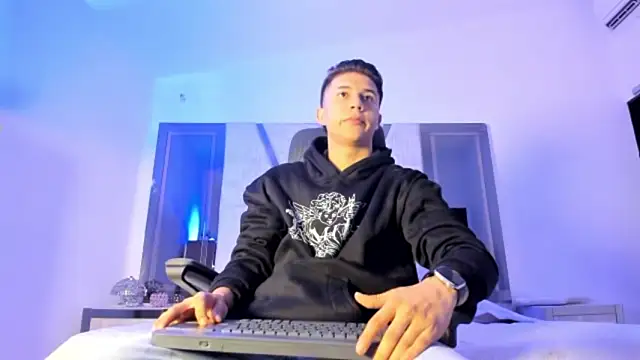 liaamsmiith  online show from September 15, 12:16 pm