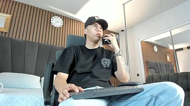 liaamsmiith  online show from October 2, 12:23 pm