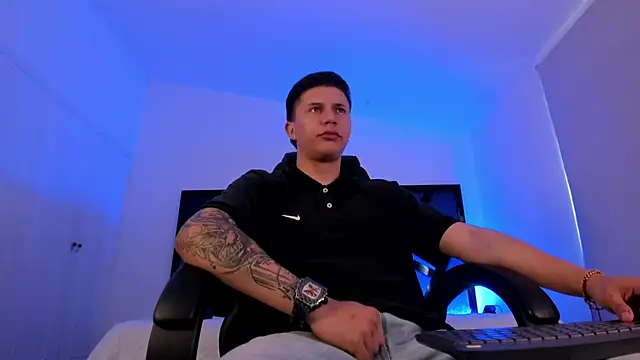 liaamsmiith  online show from December 5, 12:14 pm