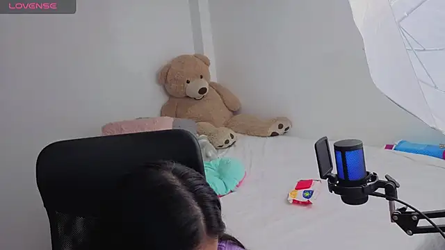 valerihouse online show from April 17, 1:30 am