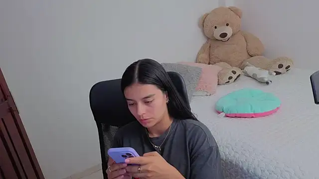 valerihouse online show from April 25, 1:30 am