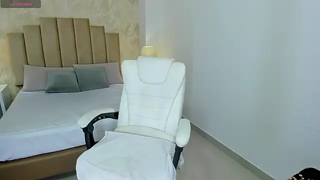 Scarlett 12 online show from April 21, 9:59 am