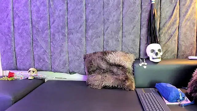 Snapshot of Rowan_Mills chatting on September 20, 8:21 pm Rowan Mills online show from September 20, 8:21 pm