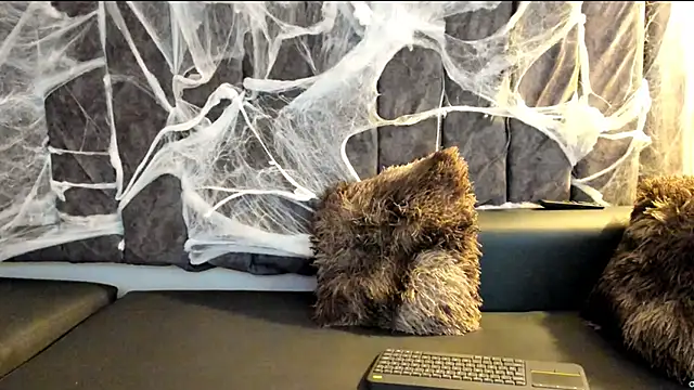 Snapshot of Rowan_Mills chatting on October 16, 8:10 pm Rowan Mills online show from October 16, 8:10 pm