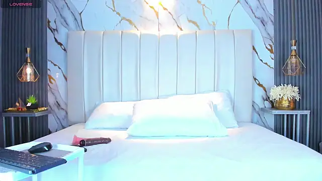 AariaLove online show from November 21, 5:00 pm