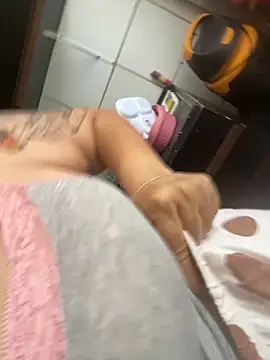 Snapshot of bruna438 chatting on September 27, 1:38 pm bruna438 online show from September 27, 1:38 pm