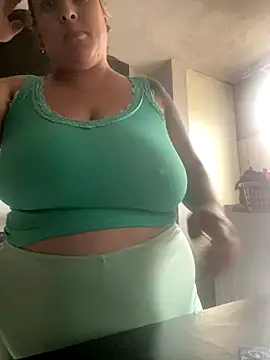 Snapshot of bruna438 chatting on October 2, 10:44 am bruna438 online show from October 2, 10:44 am