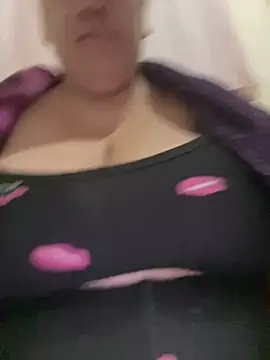 Snapshot of bruna438 chatting on April 30, 10:32 am bruna438 online show from April 30, 10:32 am