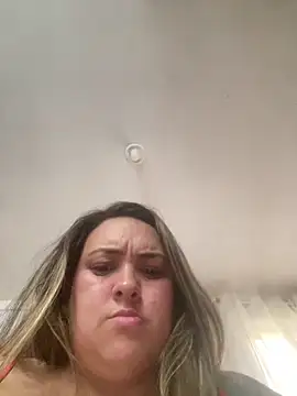 Snapshot of bruna438 chatting on May 18, 12:00 pm bruna438 online show from May 18, 12:00 pm