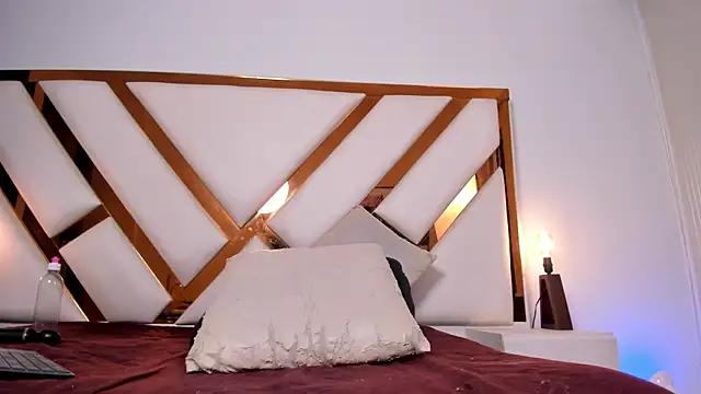 Niicolle Evanss online show from April 19, 2:05 pm