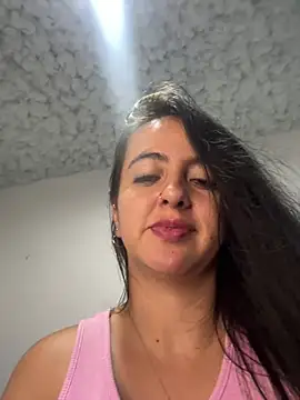 Snapshot of salo-rousee chatting on July 18, 4:49 am salo-rousee online show from July 18, 4:49 am