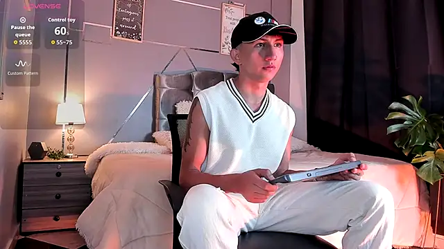 oliver mr  online show from November 19, 8:09 pm