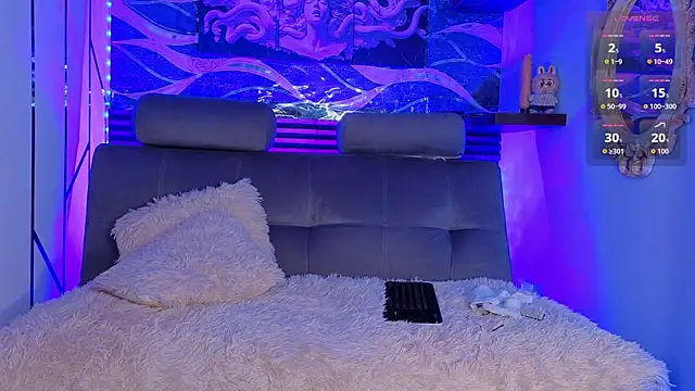 oliver mr  online show from April 21, 7:50 pm