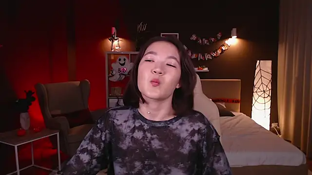 Halle Berrry online show from October 23, 2:05 pm