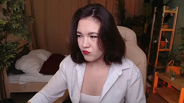 Halle Berrry online show from November 19, 2:06 pm