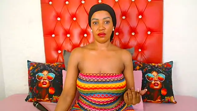 Snapshot of GaggingQueen32 chatting on November 22, 5:45 pm GaggingQueen32 online show from November 22, 5:45 pm