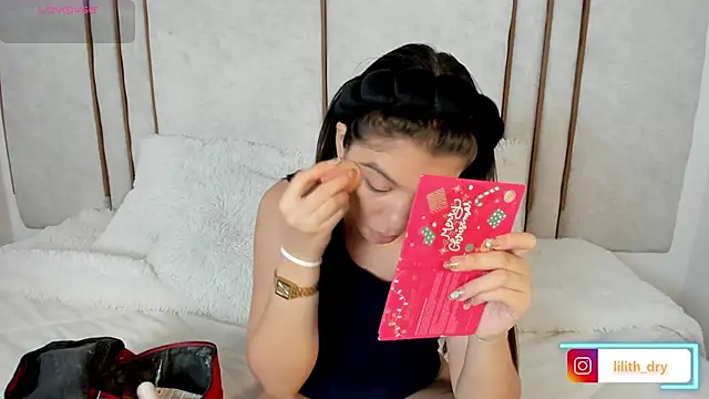 Lilith dry online show from September 25, 2:32 pm