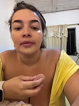 Snapshot of sarahreyess_11 chatting on October 30, 3:30 am sarahreyess 11 online show from October 30, 3:30 am