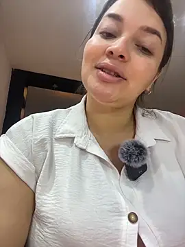 Snapshot of sarahreyess_11 chatting on March 30, 10:38 am sarahreyess 11 online show from March 30, 10:38 am