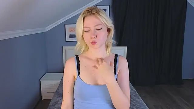 Violet Willis online show from September 23, 3:15 pm