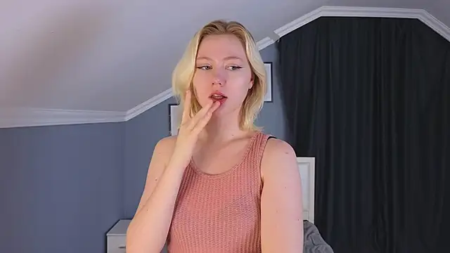 Violet Willis online show from October 2, 3:08 pm