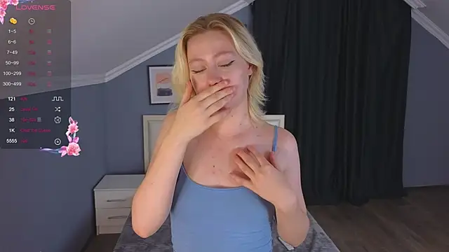 Violet Willis online show from October 3, 4:04 pm