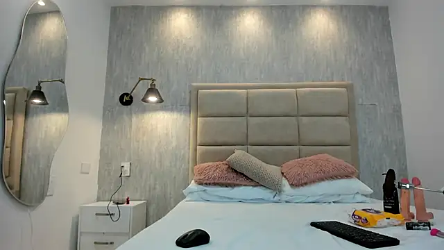 MiaaCollinss  online show from September 28, 1:44 am