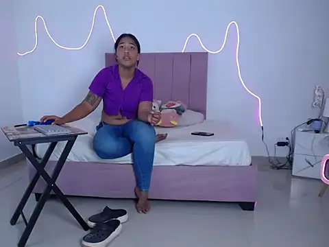 iiamsara online show from February 17, 12:18 am