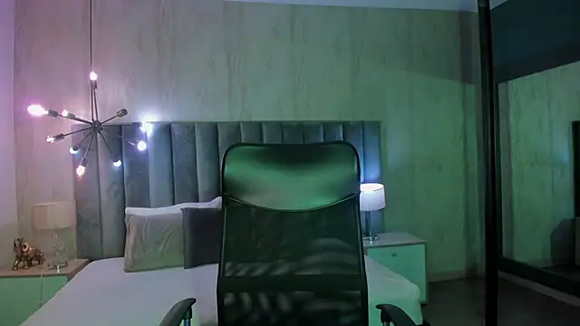 Snapshot of KymRoses chatting on October 9, 8:40 pm KymRoses online show from October 9, 8:40 pm