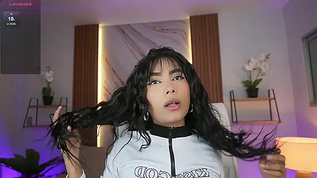 Snapshot of GiaNovak chatting on December 17, 7:09 pm GiaNovak online show from December 17, 7:09 pm