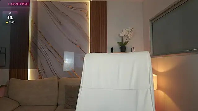 Snapshot of GiaNovak chatting on December 20, 7:10 pm GiaNovak online show from December 20, 7:10 pm