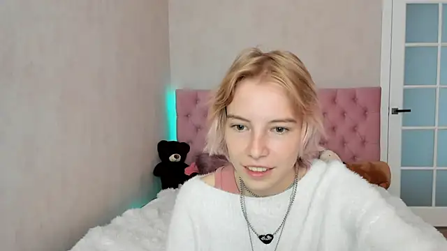 Pink Lila18 online show from September 14, 8:35 am