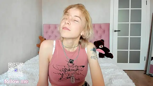 Pink Lila18 online show from October 3, 8:33 am