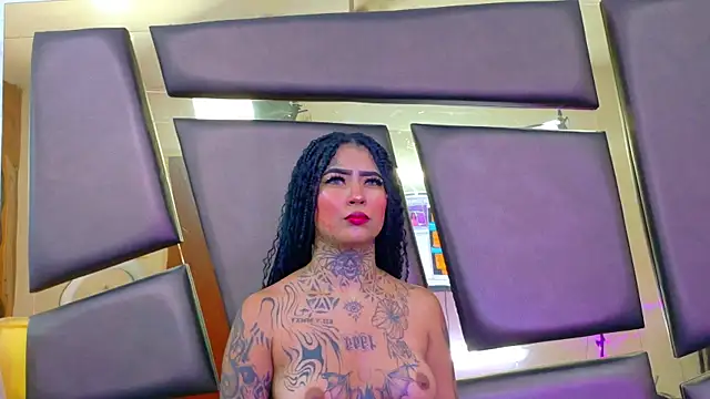 EmilieLake online show from April 24, 8:00 pm