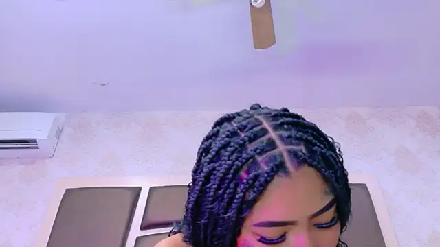 Snapshot of EmilieLake chatting on June 23, 8:07 pm EmilieLake online show from June 23, 8:07 pm