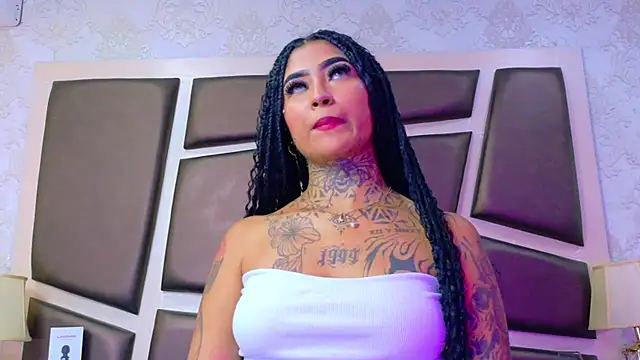 Snapshot of EmilieLake chatting on July 10, 7:38 pm EmilieLake online show from July 10, 7:38 pm