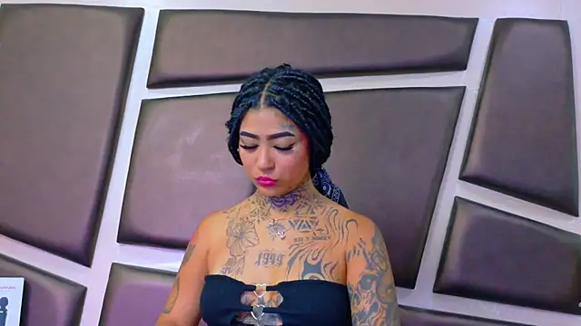 Snapshot of EmilieLake chatting on July 11, 8:11 pm EmilieLake online show from July 11, 8:11 pm