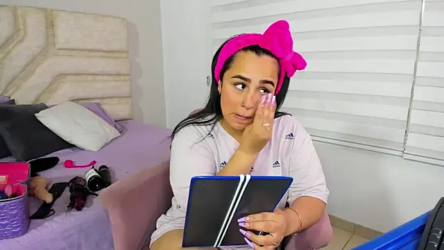 Snapshot of _adahara_queen chatting on September 10, 4:01 am  adahara queen online show from September 10, 4:01 am