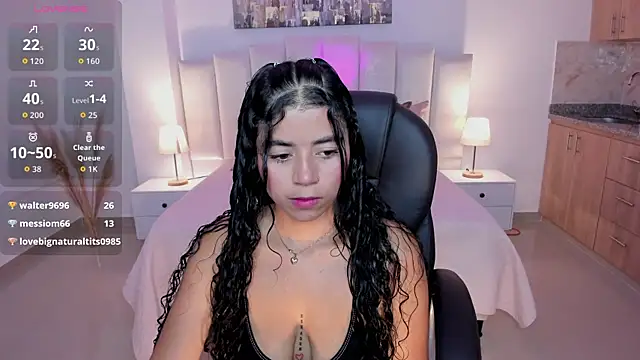 Snapshot of issi_loren chatting on September 23, 6:11 pm issi loren online show from September 23, 6:11 pm