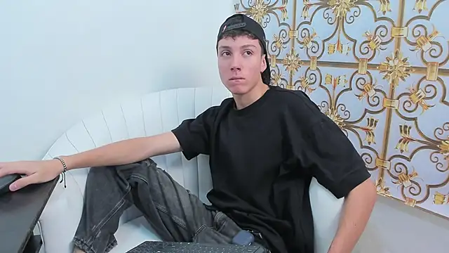 LittleDanny  online show from December 18, 4:24 pm