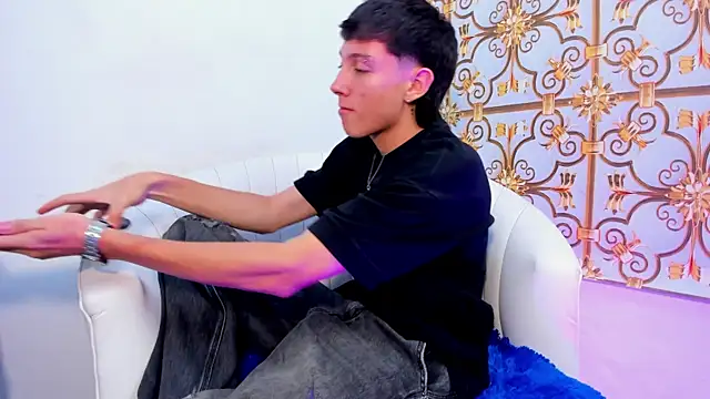 LittleDanny  online show from February 17, 9:10 pm