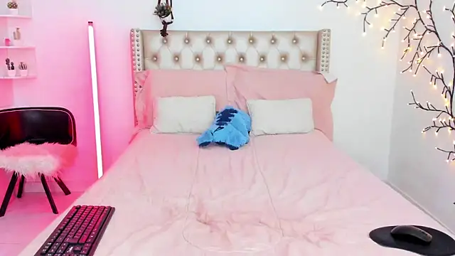 LenaStylesOA online show from March 23, 8:13 pm