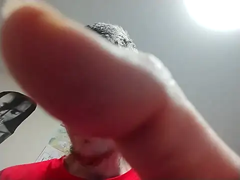 jizzyglizzy92 online show from September 13, 11:37 pm