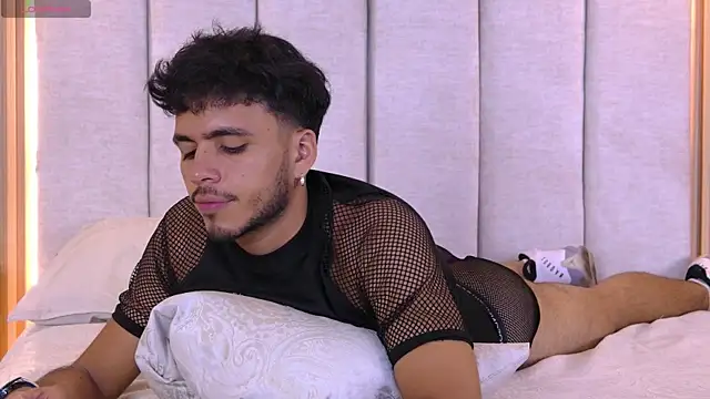 Snapshot of AlexanderJordan chatting on October 18, 8:53 pm AlexanderJordan online show from October 18, 8:53 pm