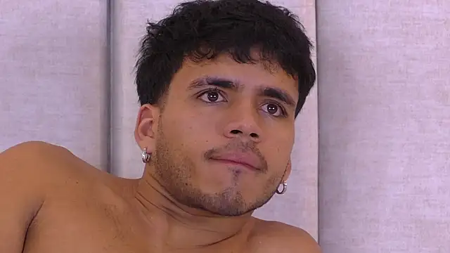 Snapshot of AlexanderJordan chatting on November 7, 12:21 am AlexanderJordan online show from November 7, 12:21 am